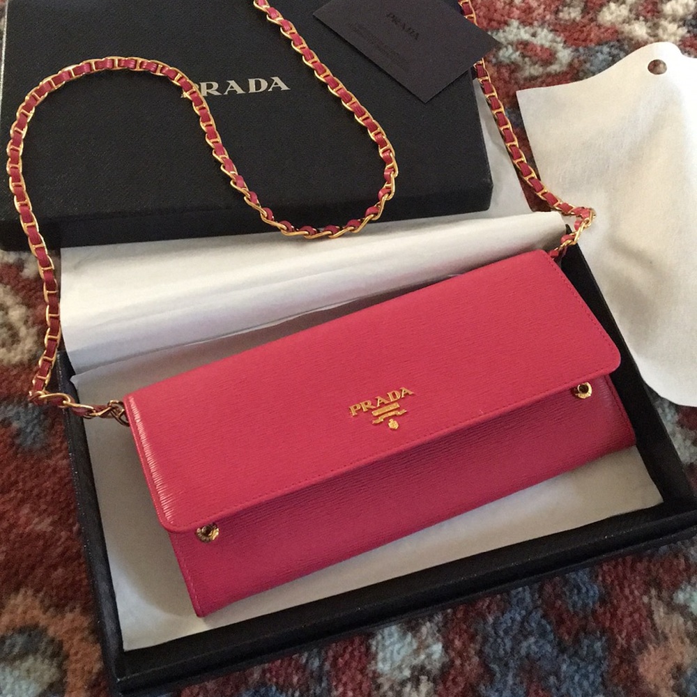 🚫SOLD 🚫Authentic PRADA pink leather & gold chain